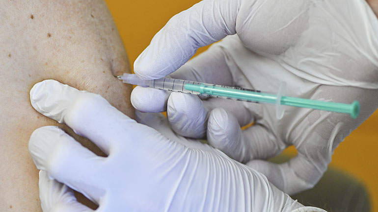 Μέσα στις επόμενες εβδομάδες θα κατατεθεί αίτηση για την έγκριση του εμβολίου της AstraZeneca στις ΗΠΑ